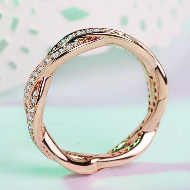 ウェーブリング　ピンクゴールド　指輪　キュービックジルコニア　レディース　新品 レディースのアクセサリー(リング(指輪))の商品写真