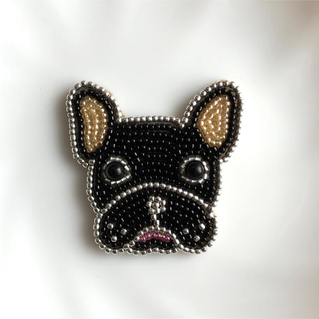 フレンチブルドッグ　ブリンドル　ブローチ　ビーズ刺繍　犬犬モチーフ