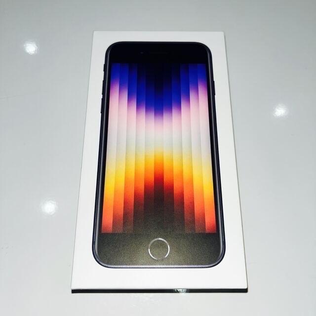 iPhone(アイフォーン)のアップル iPhoneSE 第3世代 64GB ミッドナイト docomo スマホ/家電/カメラのスマートフォン/携帯電話(スマートフォン本体)の商品写真