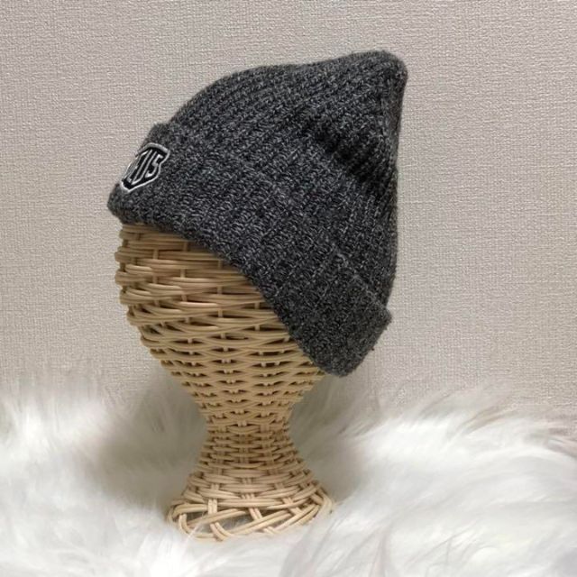 DEUS デウス　ニット帽　ニットキャップ　グレー　男女兼用　おまけ付き レディースの帽子(ニット帽/ビーニー)の商品写真