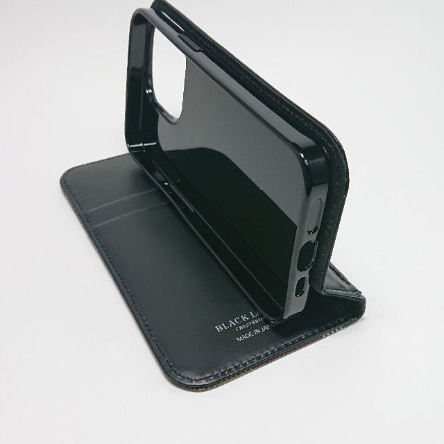 BLACK LABEL CRESTBRIDGE(ブラックレーベルクレストブリッジ)の【新品タグ付き】ブラックレーベルクレストブリッジ 手帳型iPhoneケース 18 スマホ/家電/カメラのスマホアクセサリー(iPhoneケース)の商品写真