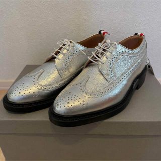 トムブラウン(THOM BROWNE)のトムブラウン　THOM BROWNE  ウィングチップ　シルバー(ドレス/ビジネス)