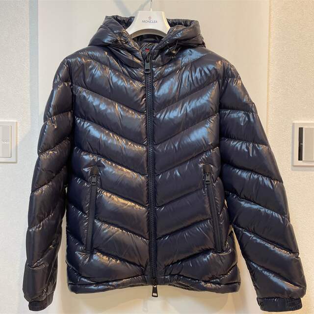 MONCLER(モンクレール)のモンクレール　MONCLER ダウンジャケットAREIG 新品未使用品 メンズのジャケット/アウター(ダウンジャケット)の商品写真