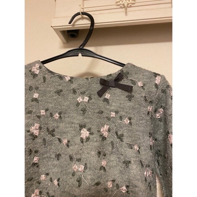 BeBe(ベベ)のBeBe  薄手トレーナー　140 キッズ/ベビー/マタニティのキッズ服女の子用(90cm~)(ニット)の商品写真