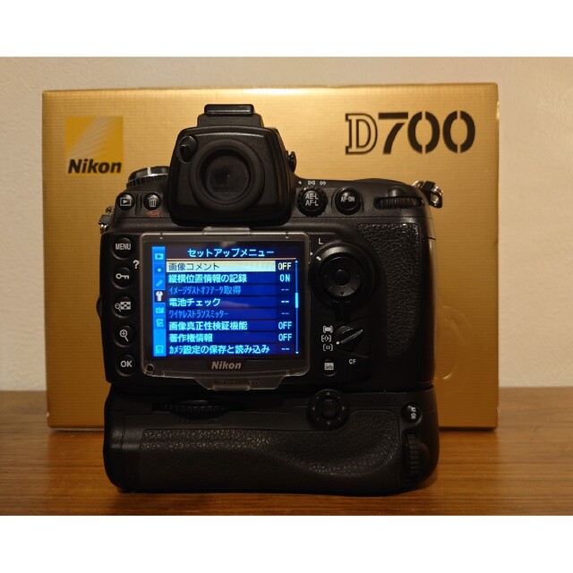 Nikon D700 + MBD-10