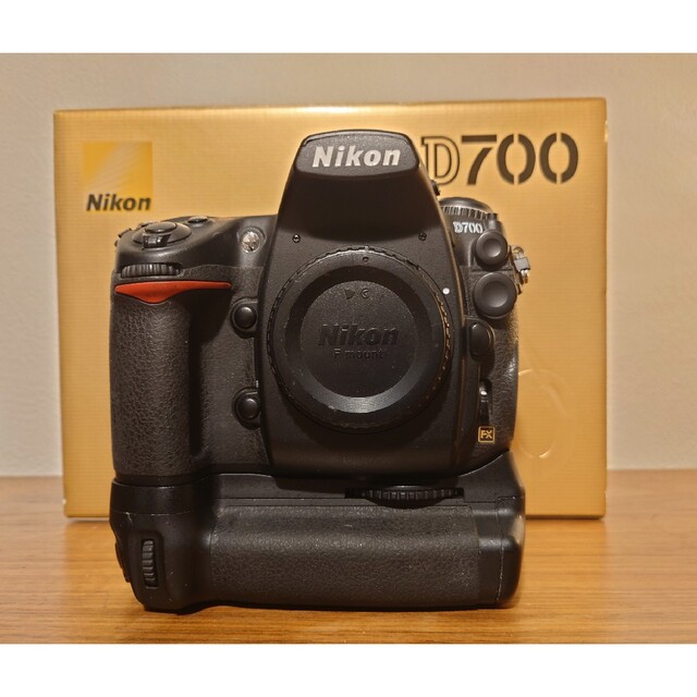 Nikon D700 + MBD-10