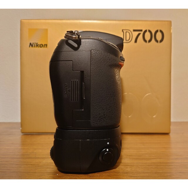 Nikon D700 + MBD-10