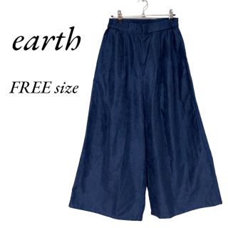 アースミュージックアンドエコロジー(earth music & ecology)のearth  ガウチョパンツ　ネイビー　FREE size(カジュアルパンツ)