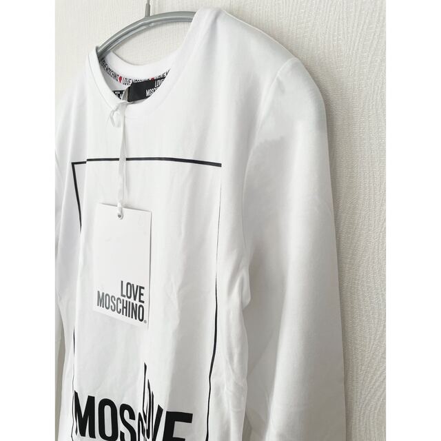 MOSCHINO(モスキーノ)の【新品】MOSCHINO モスキーノ  ロゴ ホワイト 長袖Tシャツ レディースのトップス(Tシャツ(長袖/七分))の商品写真