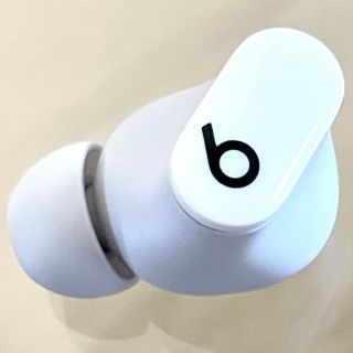 ビーツバイドクタードレ(Beats by Dr Dre)の国内正規品★美品★Beats Studio Buds ホワイト 左耳のみ(ヘッドフォン/イヤフォン)