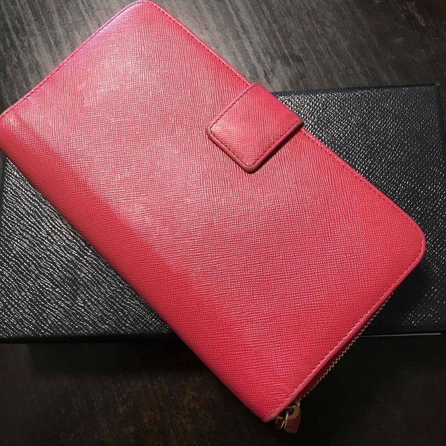 PRADA(プラダ)のPRADA プラダ 長財布　サフィアーノ  ピンク　ピオニー　ウォレット　ミニ レディースのファッション小物(財布)の商品写真