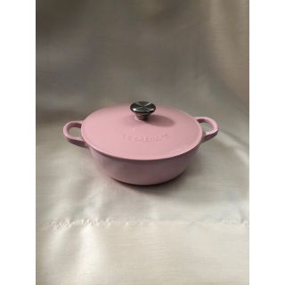 ルクルーゼ(LE CREUSET)の【中古品】ル・クルーゼ　18cm ホーロー　鍋　ピンク系(鍋/フライパン)