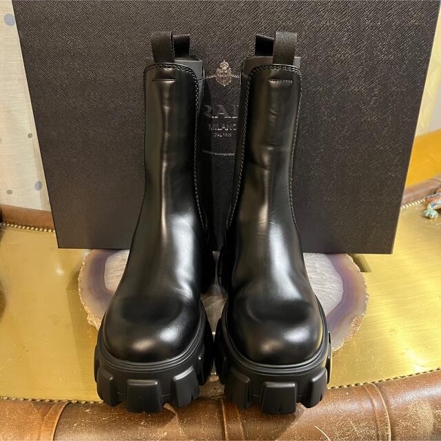 【新品レア】5.5 PRADA モノリス ブラッシュドレザー チェルシーブーツ 【在庫限り】 63546円 minyoukashi.com