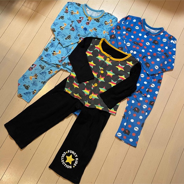 最終値下げ＊パジャマ3点セット キッズ/ベビー/マタニティのキッズ服男の子用(90cm~)(パジャマ)の商品写真