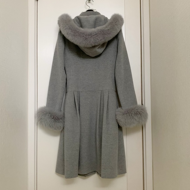 René(ルネ)のルネ 32 プリンセスコート グレー レディースのジャケット/アウター(毛皮/ファーコート)の商品写真