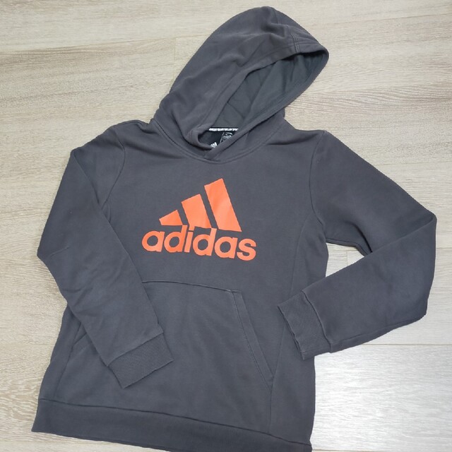 adidas(アディダス)のアディダス　トレーナー　150 キッズ/ベビー/マタニティのキッズ服男の子用(90cm~)(Tシャツ/カットソー)の商品写真