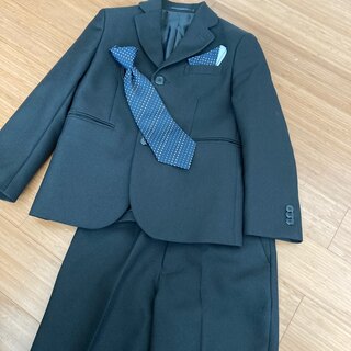 男の子　スーツ　黒　ネクタイセット　120 入学式　卒園式(ドレス/フォーマル)