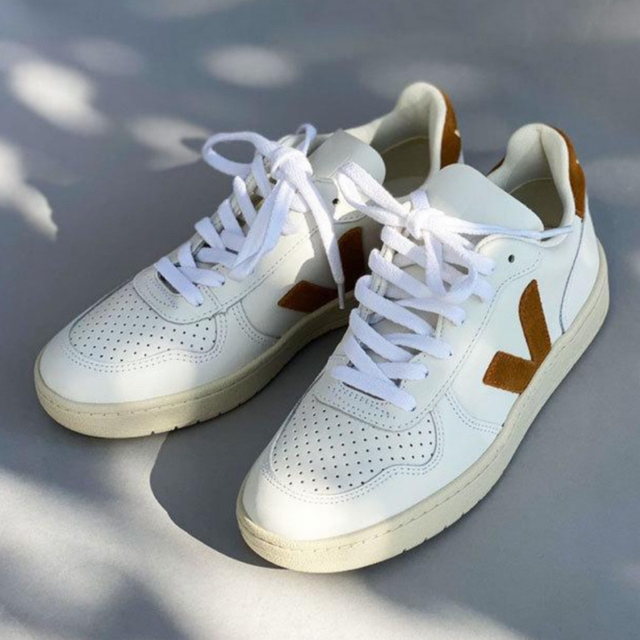 BEAUTY&YOUTH UNITED ARROWS(ビューティアンドユースユナイテッドアローズ)の新品箱付き　22AW新作！　VEJA  V-10  39サイズ　24.5〜25 レディースの靴/シューズ(スニーカー)の商品写真