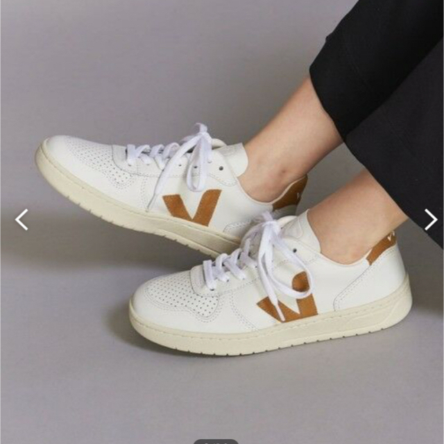 BEAUTY&YOUTH UNITED ARROWS(ビューティアンドユースユナイテッドアローズ)の新品箱付き　22AW新作！　VEJA  V-10  39サイズ　24.5〜25 レディースの靴/シューズ(スニーカー)の商品写真