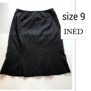 イネド(INED)のINED スカート　黒(ひざ丈スカート)