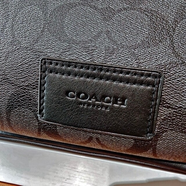 【新品未開封・直営店】COACH ウエストポーチ　ボディーバッグ　2way 4