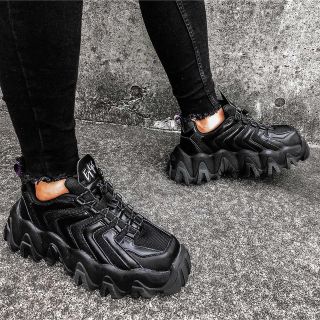 バレンシアガ(Balenciaga)の今月末まで値下げ中　eytys ハロ(スニーカー)