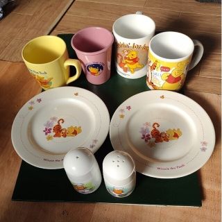 ディズニー(Disney)の新品くまのプーさんマグカップ3フリーカップ1皿2枚薬味入れ2コースター1(食器)