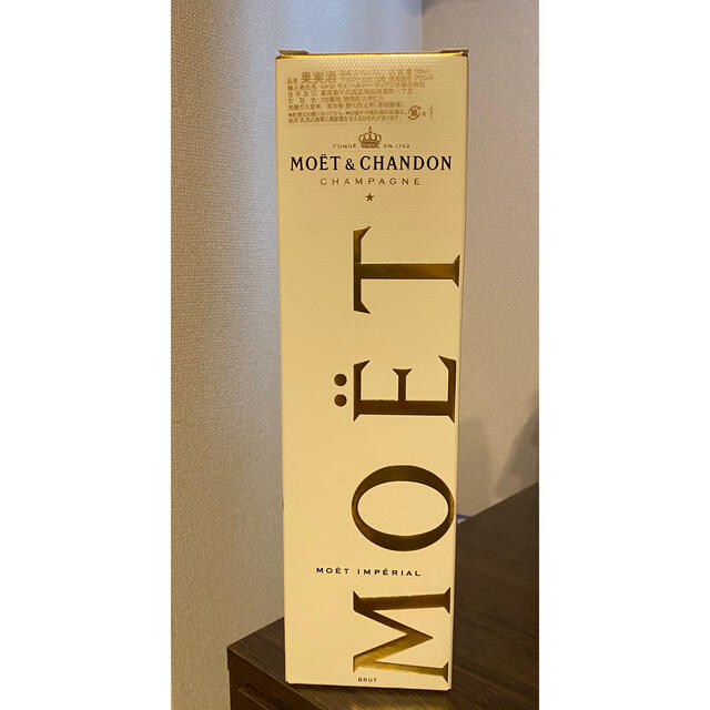 MOËT & CHANDON(モエエシャンドン)のモエシャンドン　モエ・エ・シャンドン ブリュット  箱　ギフト　新品　750ml 食品/飲料/酒の酒(シャンパン/スパークリングワイン)の商品写真