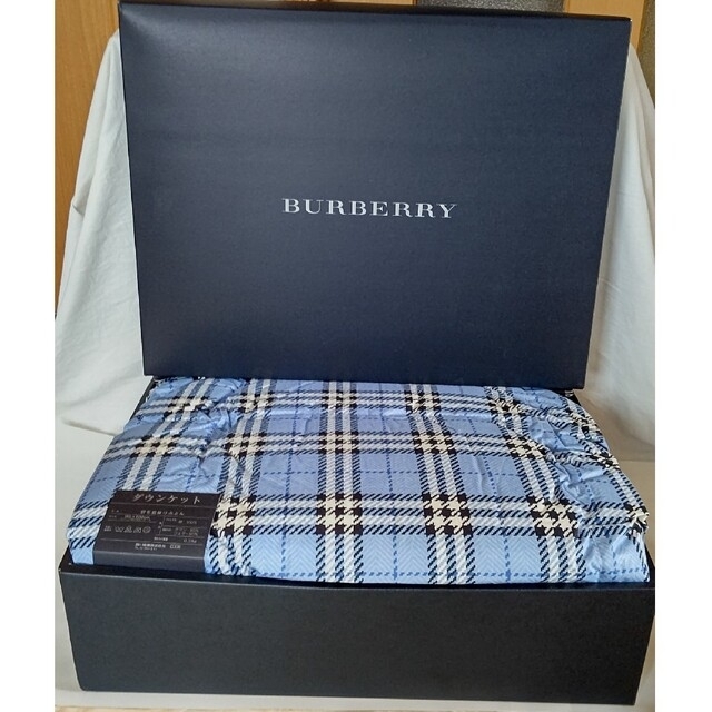 BURBERRY(バーバリー)の【新品】BURBERRY 羽毛 肌掛け ふとん バーバリー ブルー チェック インテリア/住まい/日用品の寝具(布団)の商品写真