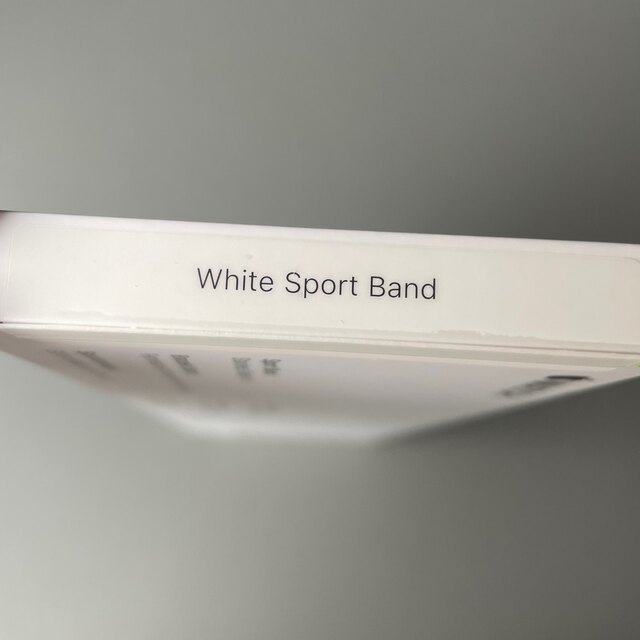 Apple Watch(アップルウォッチ)の45mmケース用ホワイトスポーツバンド メンズの時計(ラバーベルト)の商品写真