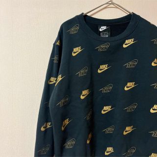 ナイキ(NIKE)のウィメンズ NIKE 金色ナイキロゴ 総柄 プリント スウェット Mサイズ(トレーナー/スウェット)