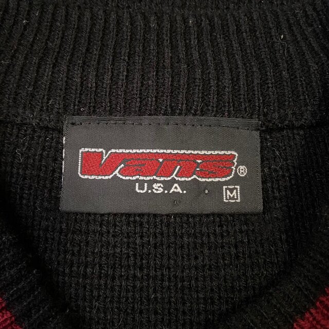 VANS(ヴァンズ)のVANS セーター Vネック ブラック 胸ロゴ 90s オールドスケート 古着 メンズのトップス(ニット/セーター)の商品写真