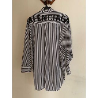 バレンシアガ(Balenciaga)のバレンシアガ　オーバーサイズ ロゴプリント ストライプシャツ(シャツ/ブラウス(長袖/七分))