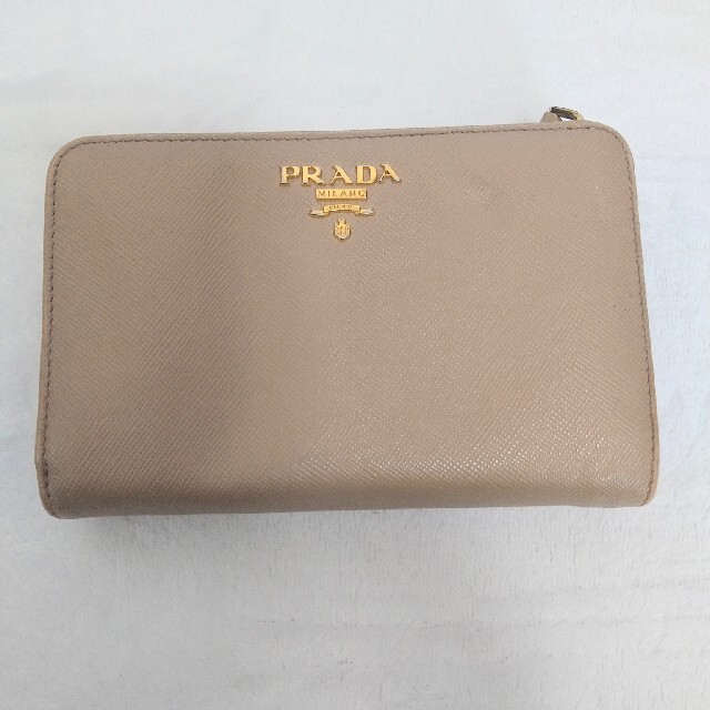 PRADA(プラダ)のsakiko様専用！PRADA　訳アリ！　折り財布　リペア済み レディースのファッション小物(財布)の商品写真