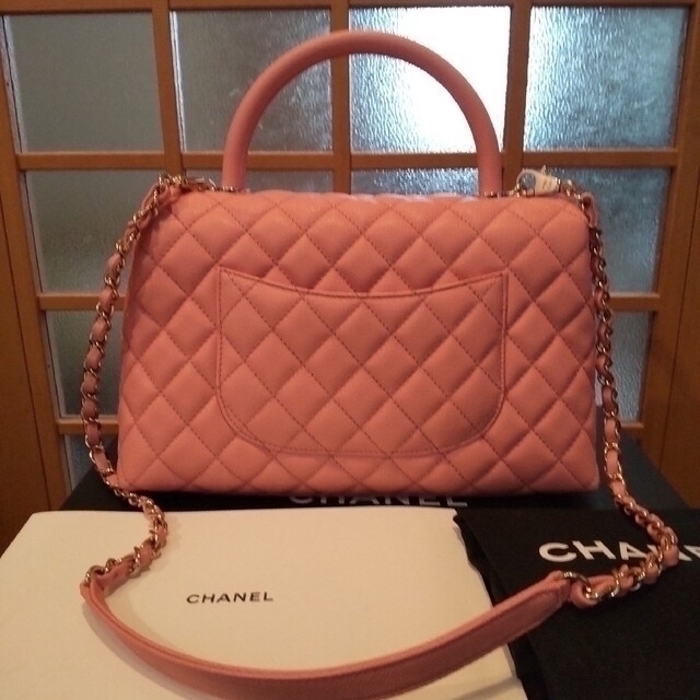 CHANEL(シャネル)のご成約済み❣️正規品❗️シャネル ココハンドル 28cm ピンク レディースのバッグ(ショルダーバッグ)の商品写真