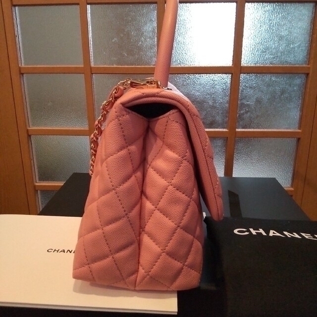 CHANEL(シャネル)のご成約済み❣️正規品❗️シャネル ココハンドル 28cm ピンク レディースのバッグ(ショルダーバッグ)の商品写真