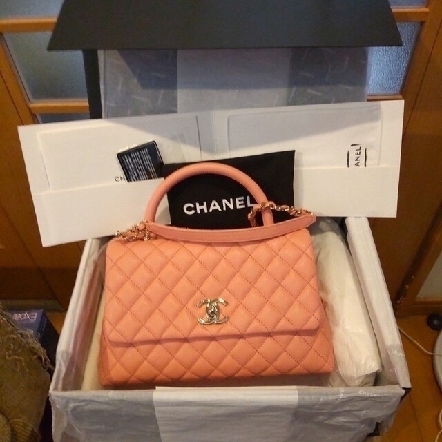 CHANEL(シャネル)のご成約済み❣️正規品❗️シャネル ココハンドル 28cm ピンク レディースのバッグ(ショルダーバッグ)の商品写真