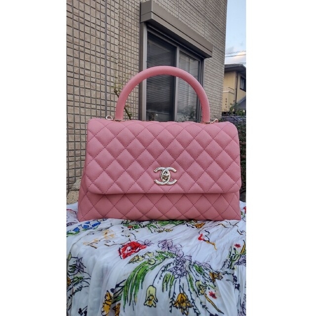 CHANEL(シャネル)のご成約済み❣️正規品❗️シャネル ココハンドル 28cm ピンク レディースのバッグ(ショルダーバッグ)の商品写真