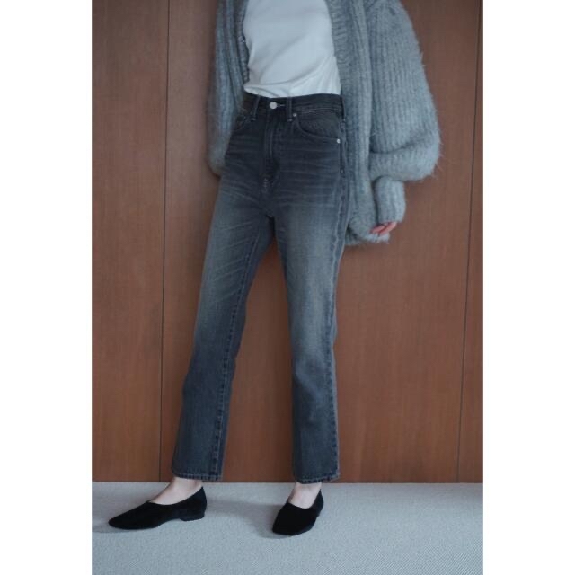 CENTER PRESS STRAIGHT DENIM 1