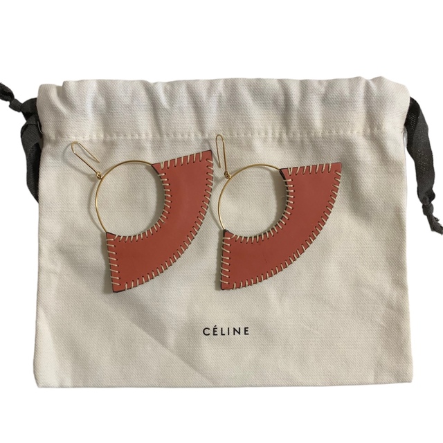 celine(セリーヌ)のCELINE セリーヌ フィービー期 茶系レザー×ベージュステッチ フックピアス レディースのアクセサリー(ピアス)の商品写真