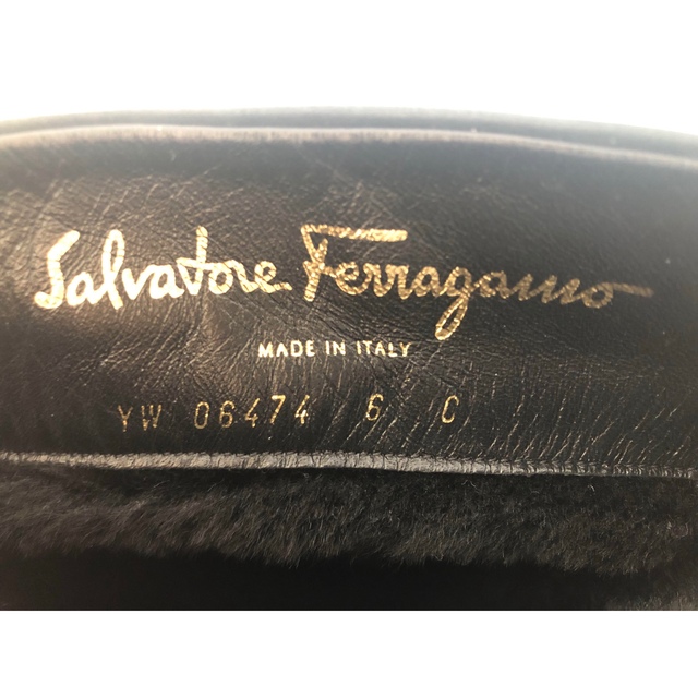 Salvatore Ferragamo(サルヴァトーレフェラガモ)のサルヴァトーレ・フェラガモ ガンチーニベルトレザーブラックロングブーツ６C レディースの靴/シューズ(ブーツ)の商品写真