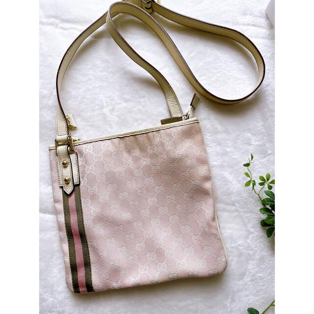 【美品】GUCCI グッチ ショルダーバッグ GGキャンバス ピンク チャーム付 | フリマアプリ ラクマ