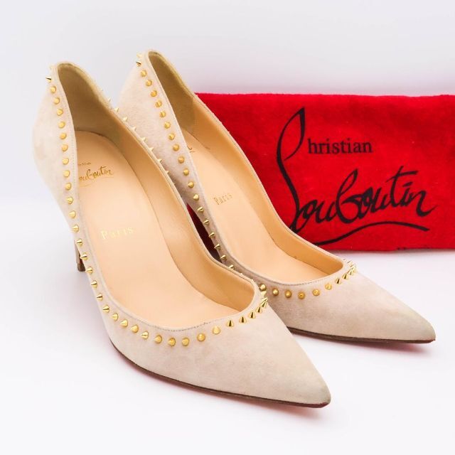 Christian Louboutin(クリスチャンルブタン)の《希少》 クリスチャン ルブタン パンプス ベージュ スエード スタッズ 25 レディースの靴/シューズ(ハイヒール/パンプス)の商品写真