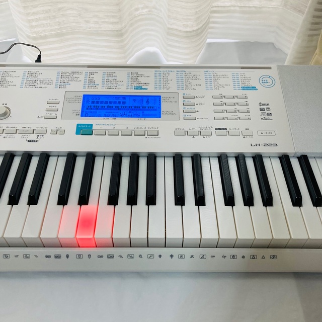 CASIO(カシオ)のCASIO タッチレスポンス付MIDIキーボード光ナビゲーション　LK-223 楽器の鍵盤楽器(キーボード/シンセサイザー)の商品写真