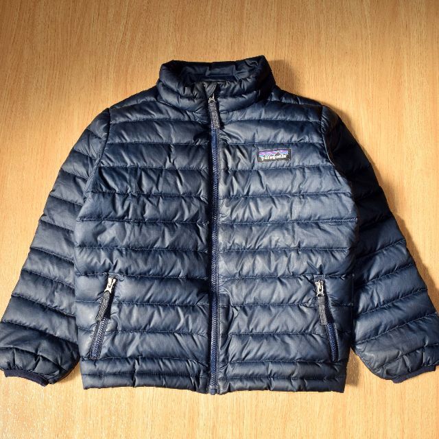 patagonia(パタゴニア)のパタゴニア　５T　キッズダウン　ネイビー ５歳 110 キッズ/ベビー/マタニティのキッズ服男の子用(90cm~)(ジャケット/上着)の商品写真