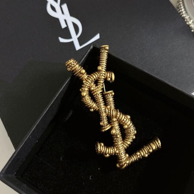 YSL美品Yves Saint Laurent イヴ サンローラン】ロゴブローチ ftik