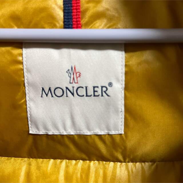 MONCLER(モンクレール)のモンクレール★マスタードカラー　サイズ3 レディースのジャケット/アウター(ダウンコート)の商品写真