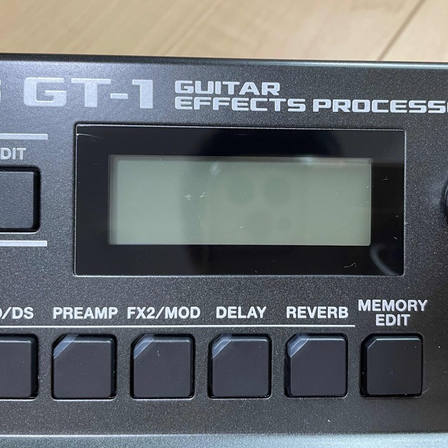 BOSS(ボス)の【BOSS】GT-1  電源アダプター、教本付き　傷あり 楽器のギター(エフェクター)の商品写真