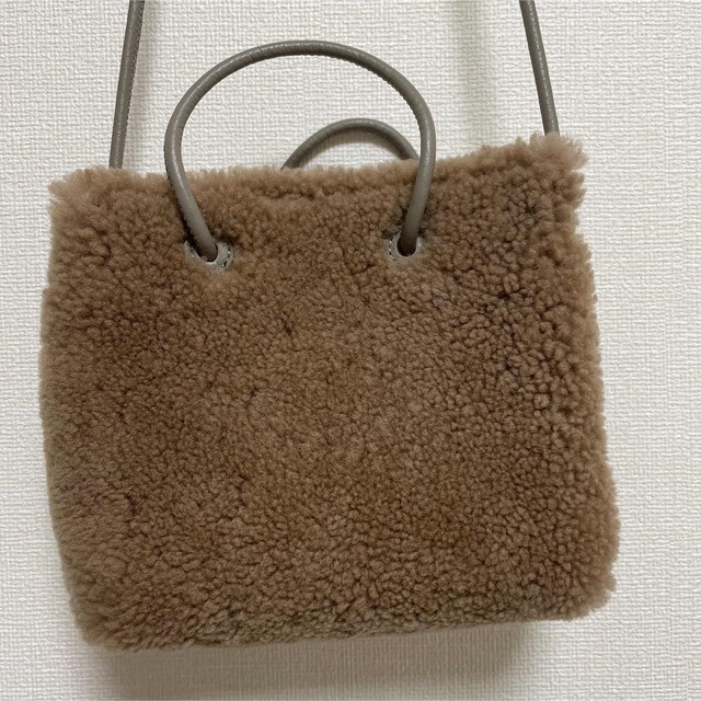 ヌエール nouer モコモコ　ポシェット　ブラウン　ショルダーバッグ　ボア レディースのバッグ(ショルダーバッグ)の商品写真