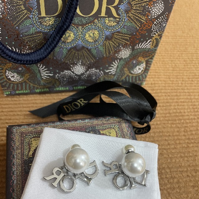 いるため Christian Dior - 人気品⇒ディオール パール ピアス早い者
